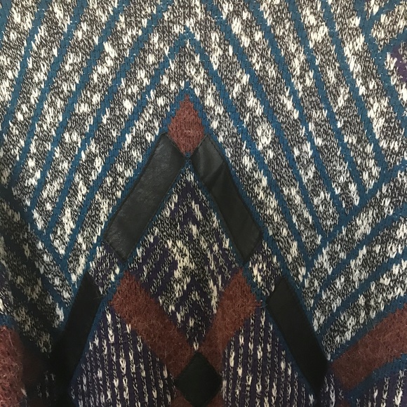 JT Beckett Unisex Faux Leather Trim Large Sweater - Picture 2 of 4